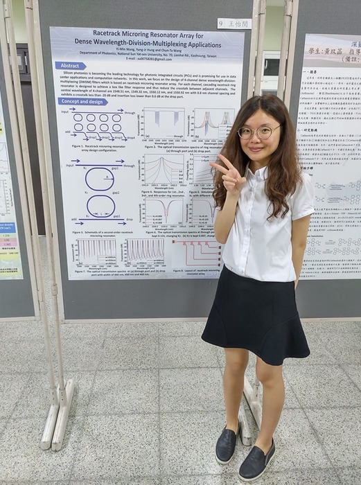 107學年度 光電系大學部專題海報發表競賽 第二名(涂佳玲)、第三名(楊雅婷)、佳作(王怡閔)圖片